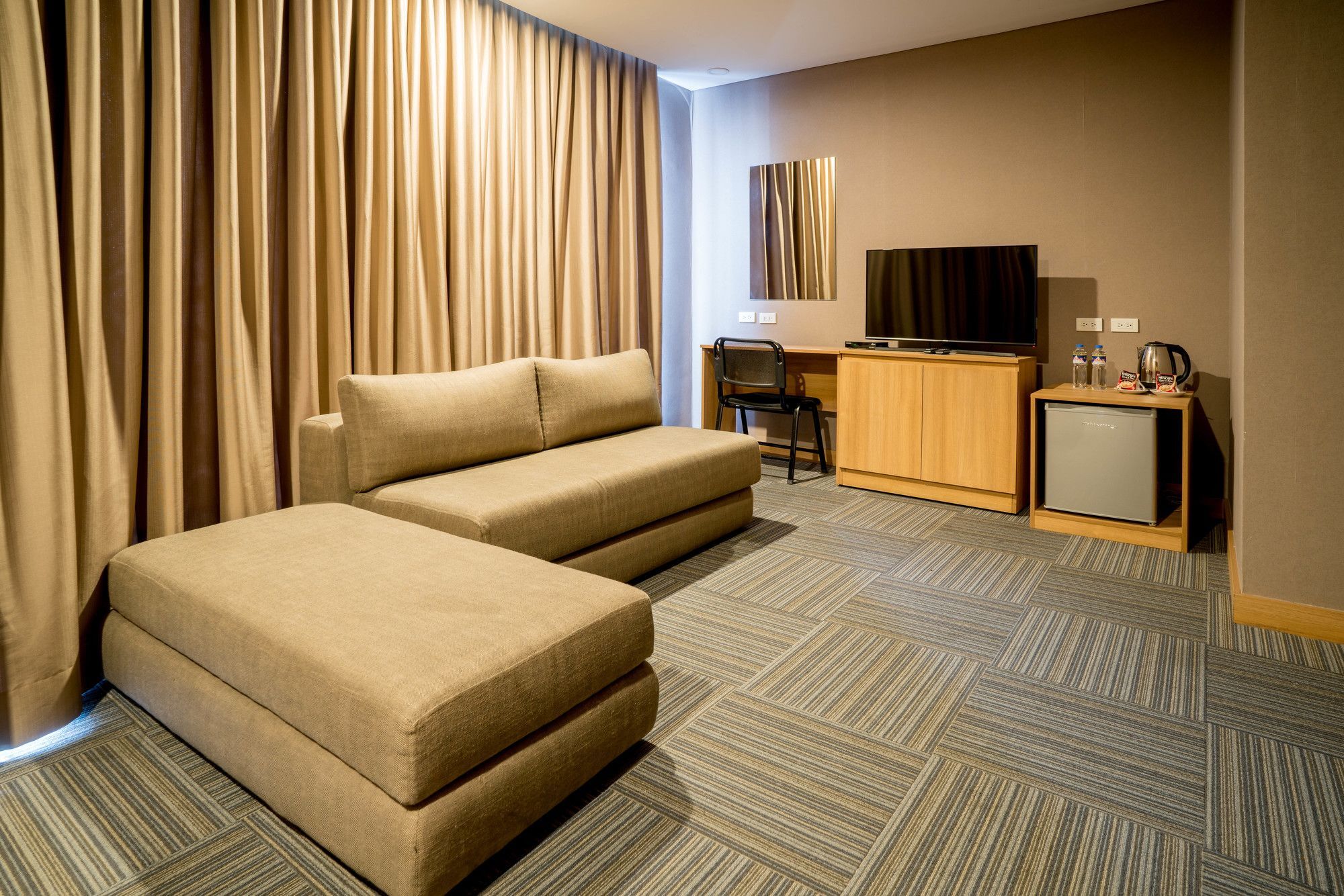 Madison 101 Hotel + Tower Quezon City Exterior photo